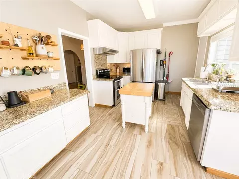 Kitchen - 1162 Willis St, Redding, CA 96001 photo 3 of 7