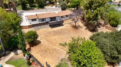 View/Area - 2128 Oak Crst, Riverside, CA 92506 photo 3 of 6