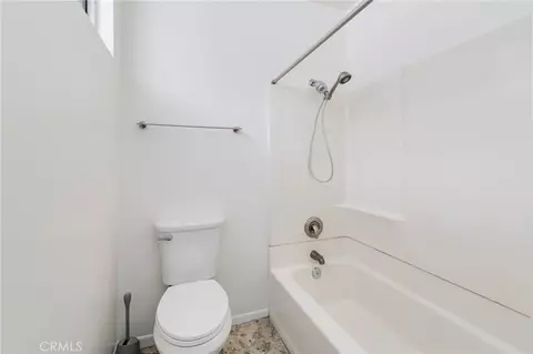 Bath - 2128 Oak Crst, Riverside, CA 92506 photo 3 of 5