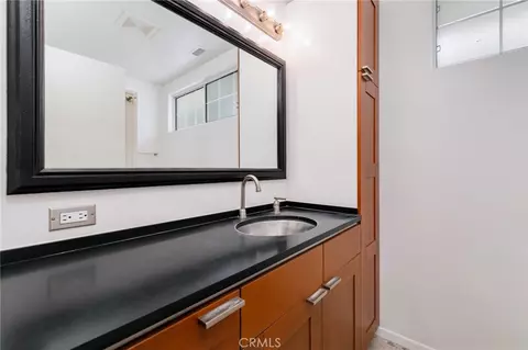 Bath - 2128 Oak Crst, Riverside, CA 92506 photo 2 of 5