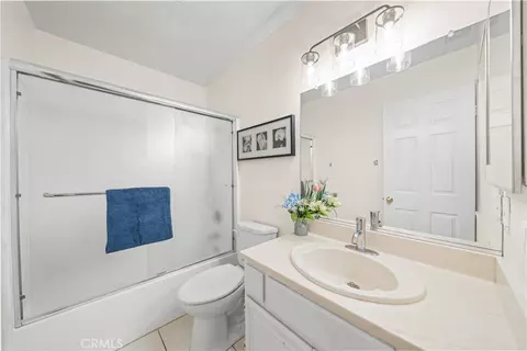 Bath - 5048 Trojan Ct, Riverside, CA 92507 photo 5 of 6