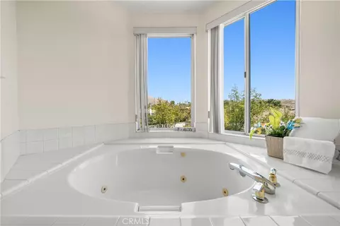 Bath - 5048 Trojan Ct, Riverside, CA 92507 photo 3 of 6