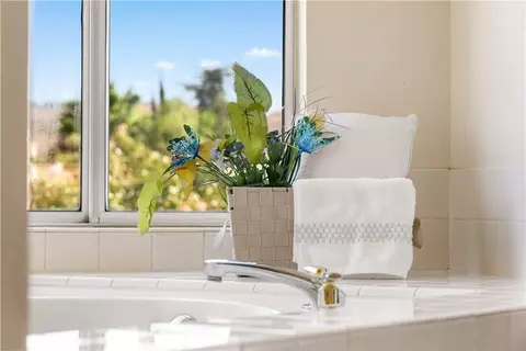 Bath - 5048 Trojan Ct, Riverside, CA 92507 photo 6 of 6
