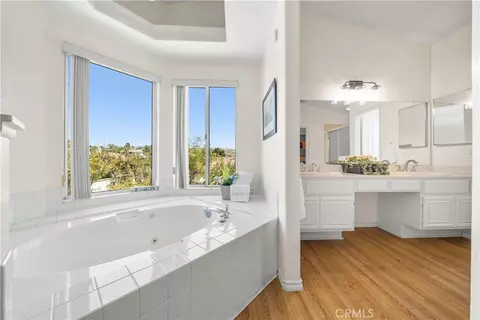Bath - 5048 Trojan Ct, Riverside, CA 92507 photo 2 of 6