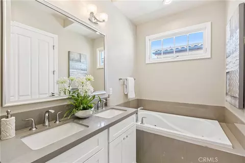 Bath - 1013 Holly Ave #A, Arcadia, CA 91007 photo 3 of 4