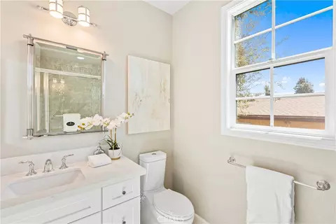 Bath - 1013 Holly Ave #A, Arcadia, CA 91007 photo 4 of 4
