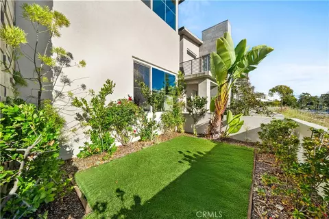 Exterior - 151 Scale, Irvine, CA 92618 photo 2 of 9
