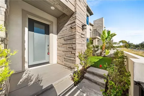 Exterior - 151 Scale, Irvine, CA 92618 photo 1 of 9