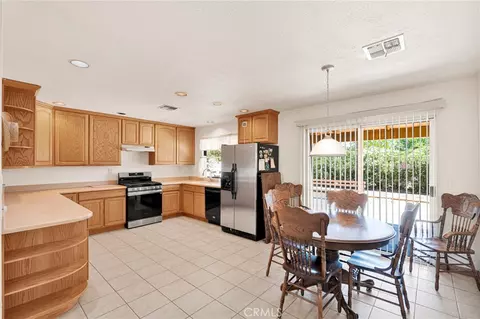 Kitchen - 10387 Kern, Hesperia, CA 92345 photo 1 of 5