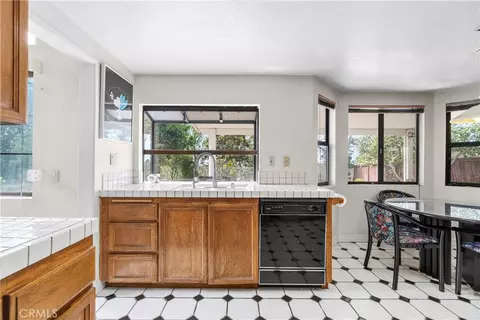 Kitchen - 10133 Saddlehill, Rancho Cucamonga, CA 91737 photo 3 of 4