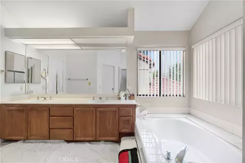 Bath - 10133 Saddlehill, Rancho Cucamonga, CA 91737 photo 3 of 4