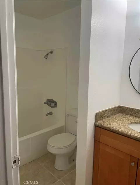 Bath - 1315 Massachusetts Ave #101, Riverside, CA 92507 photo 1 of 1