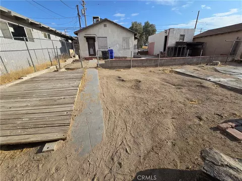 Exterior - 116 E Fredrick St, Barstow, CA 92311 photo 2 of 2