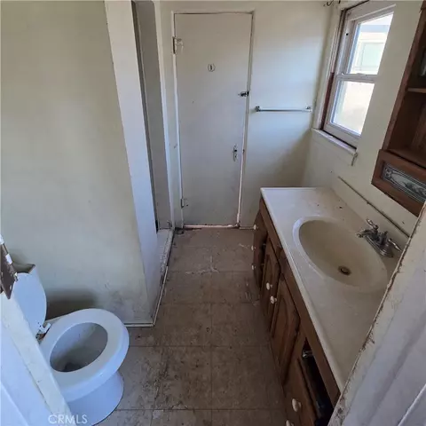 Bath - 116 E Fredrick St, Barstow, CA 92311 photo 1 of 1