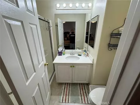Bath - 16269 Sun Smt, Riverside, CA 92503 photo 5 of 6