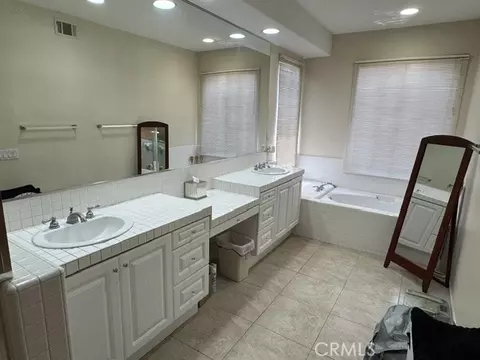 Bath - 16269 Sun Smt, Riverside, CA 92503 photo 2 of 6