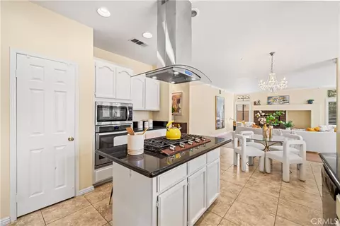 Kitchen - 11259 Oak Brook Ct, Rancho Cucamonga, CA 91737 photo 2 of 4