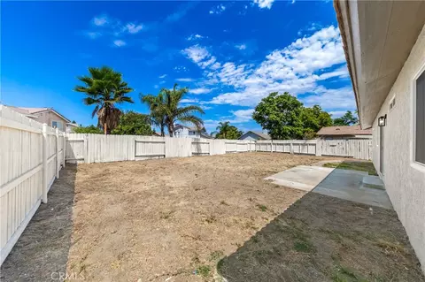 Exterior - 152 E Sage Ave, San Jacinto, CA 92582 photo 3 of 4