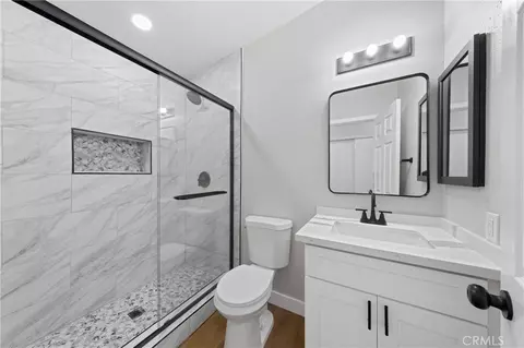 Bath - 152 E Sage Ave, San Jacinto, CA 92582 photo 1 of 2