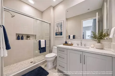 Bath - 128 Roscomare, Irvine, CA 92602 photo 3 of 3