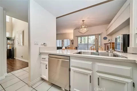 Kitchen - 1048 Explanada St #101, Corona, CA 92879 photo 3 of 4