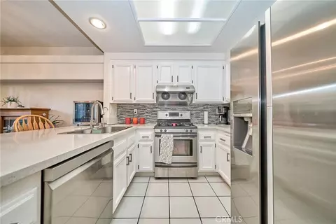 Kitchen - 1048 Explanada St #101, Corona, CA 92879 photo 1 of 4