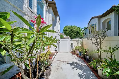 Exterior - 1048 Explanada St #101, Corona, CA 92879 photo 2 of 8
