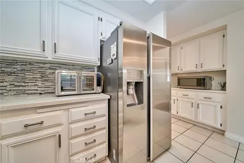 Kitchen - 1048 Explanada St #101, Corona, CA 92879 photo 4 of 4