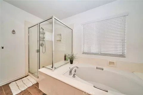 Bath - 1048 Explanada St #101, Corona, CA 92879 photo 3 of 6
