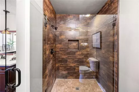 Bath - 9596 Tangelo Ave, Fontana, CA 92335 photo 4 of 4