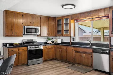 Kitchen - 9596 Tangelo Ave, Fontana, CA 92335 photo 2 of 3