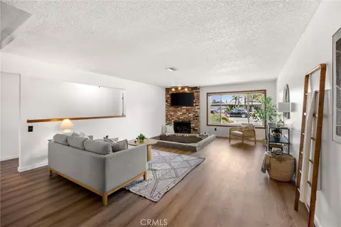 Living - 9596 Tangelo Ave, Fontana, CA 92335 photo 3 of 4