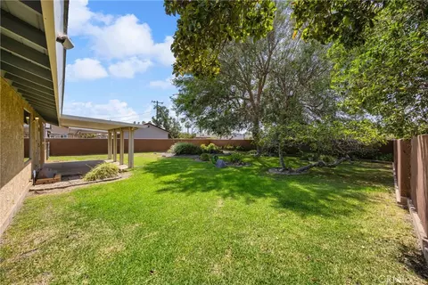 Exterior - 9596 Tangelo Ave, Fontana, CA 92335 photo 6 of 8