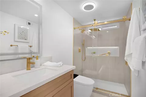 Bath - 538 Tangier, Placentia, CA 92870 photo 2 of 4