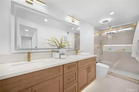 Bath - 538 Tangier, Placentia, CA 92870 photo 3 of 4