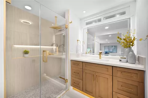 Bath - 538 Tangier, Placentia, CA 92870 photo 4 of 4