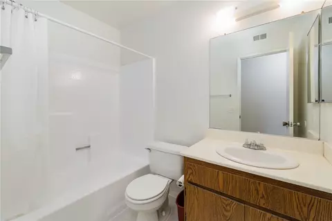 Bath - 12662 Thomas Ct, Grand Terrace, CA 92313 photo 1 of 2