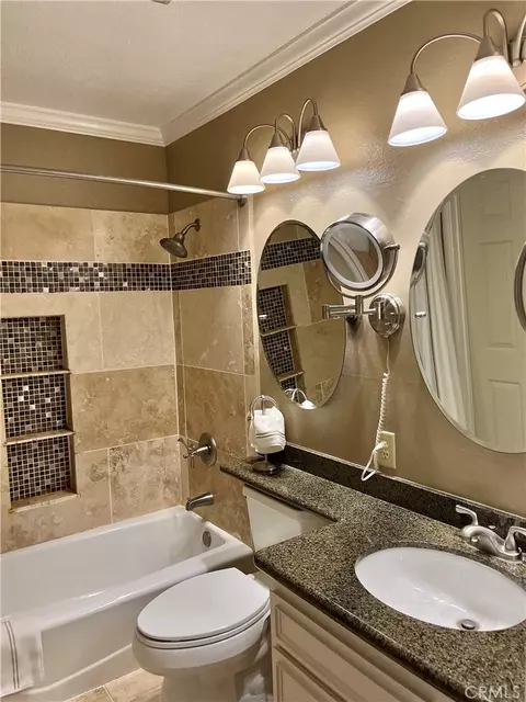 Bath - 109 Rockledge Ln, Lake Arrowhead, CA 92352 photo 1 of 2