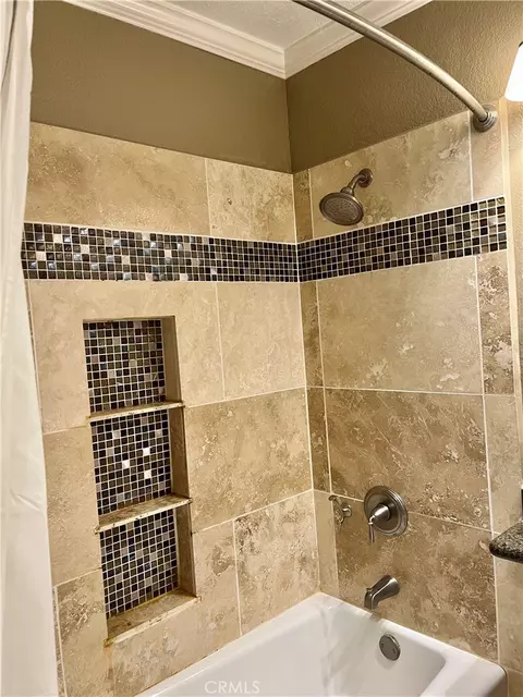 Bath - 109 Rockledge Ln, Lake Arrowhead, CA 92352 photo 2 of 2
