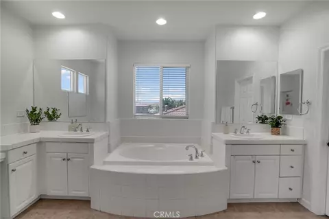 Bath - 349 Tuffa Ct, Perris, CA 92570 photo 3 of 7