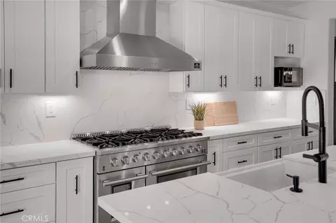 Kitchen - 349 Tuffa Ct, Perris, CA 92570 photo 5 of 6