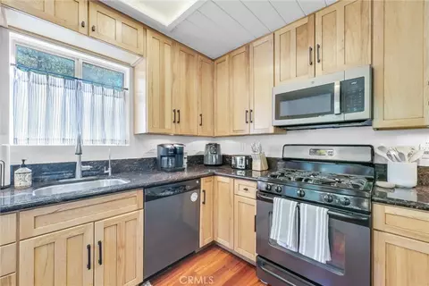 Kitchen - 32794 Cougar Ln, Arrowbear, CA 92382 photo 3 of 3