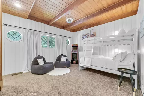 Bedroom - 32794 Cougar Ln, Arrowbear, CA 92382 photo 5 of 7