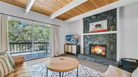 Living - 32794 Cougar Ln, Arrowbear, CA 92382 photo 2 of 3