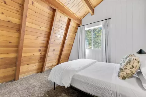 Bedroom - 32794 Cougar Ln, Arrowbear, CA 92382 photo 3 of 7