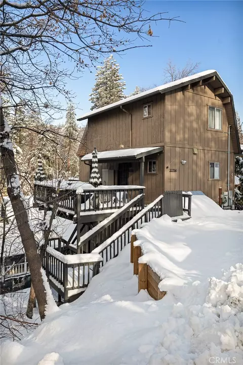 Exterior - 32794 Cougar Ln, Arrowbear, CA 92382 photo 7 of 10