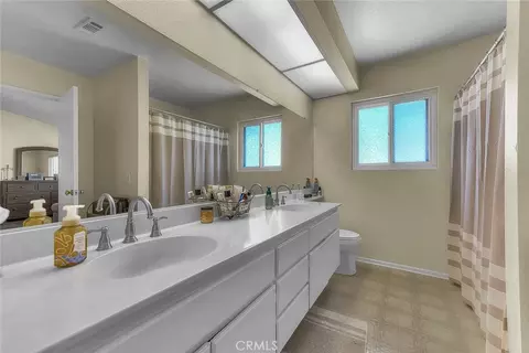 Bath - 660 S Pampas Ave, Rialto, CA 92376 photo 1 of 4