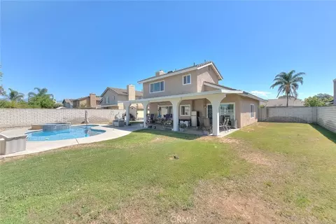 Exterior - 660 S Pampas Ave, Rialto, CA 92376 photo 9 of 10