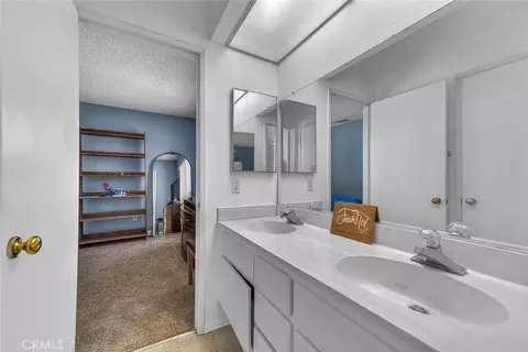 Bath - 660 S Pampas Ave, Rialto, CA 92376 photo 3 of 4