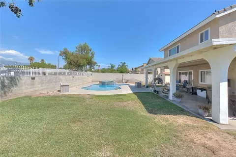 Exterior - 660 S Pampas Ave, Rialto, CA 92376 photo 8 of 10